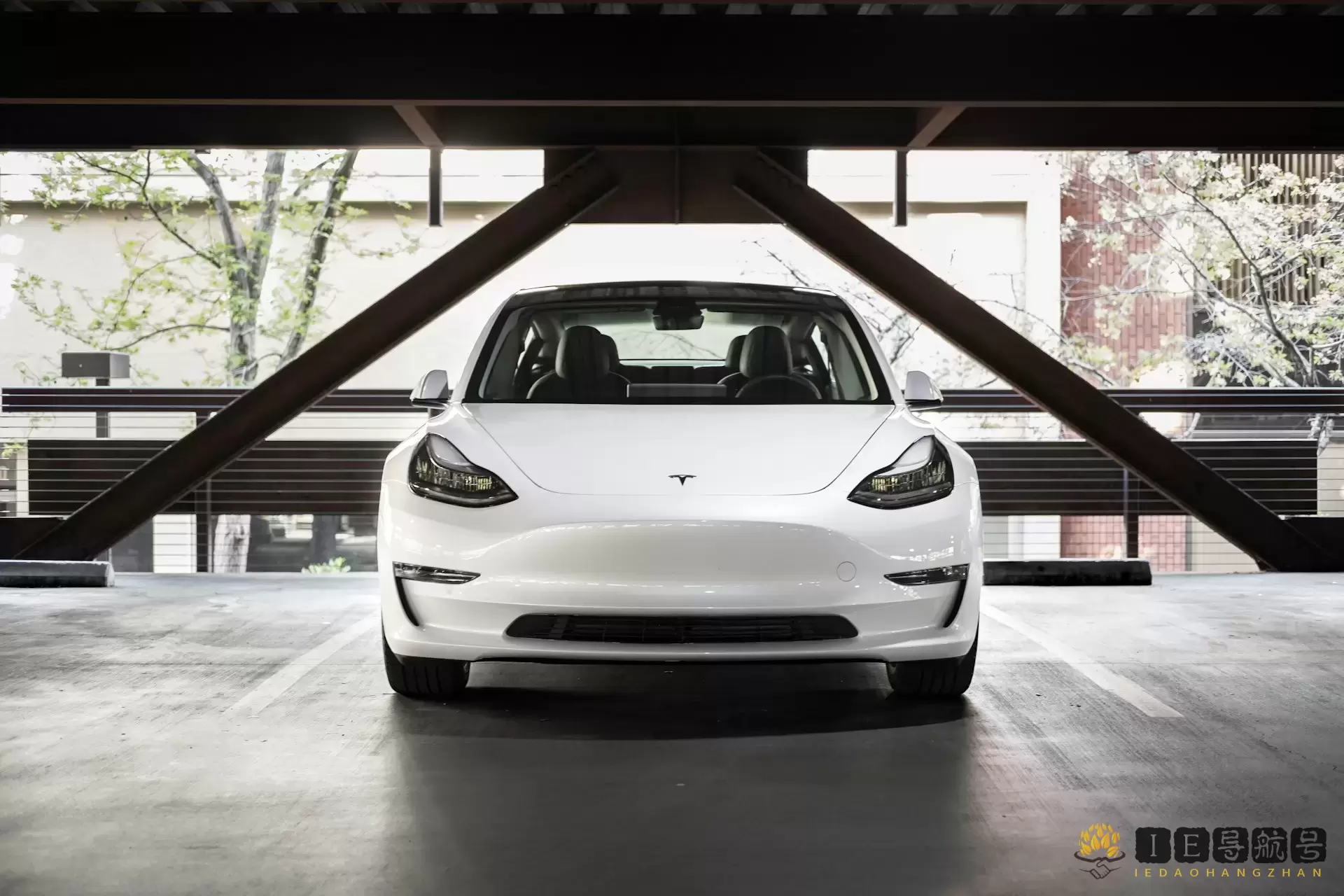 特斯拉 Tesla