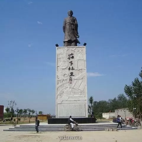 东了个明