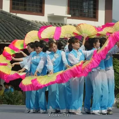 大家一起广场舞
