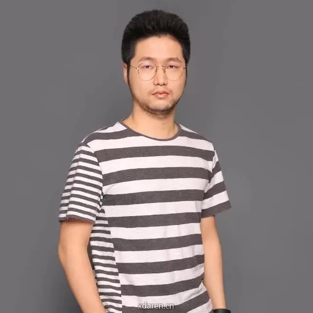 姚伟的写字台